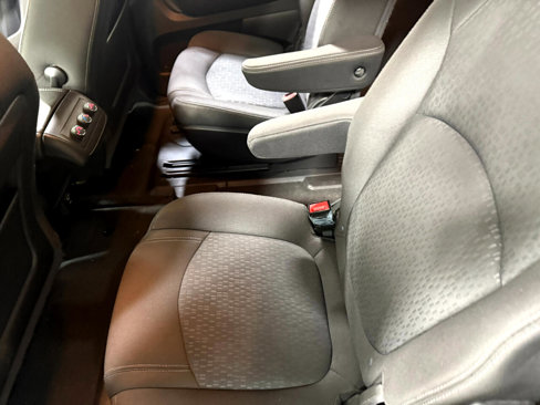 Used 2016 GMC Acadia SLE image 15