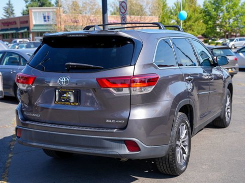 Used 2019 Toyota Highlander XLE image 6