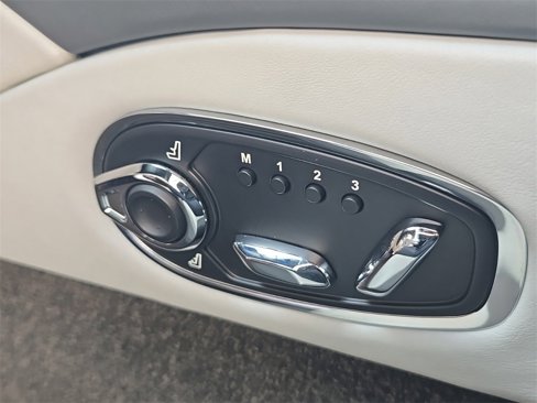 Used 2023 Aston Martin DBS Coupe image 15