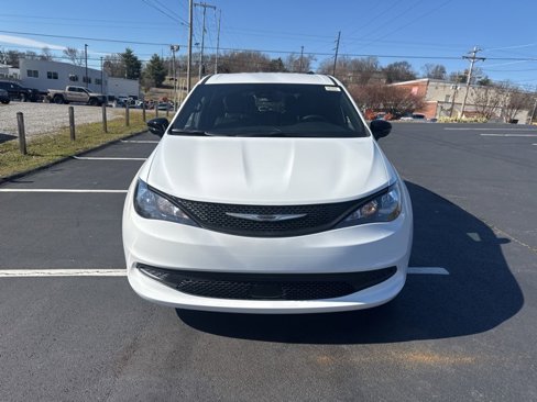 New 2025 Chrysler Voyager LX image 2