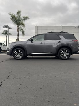 Certified 2025 Nissan Pathfinder Platinum image 9
