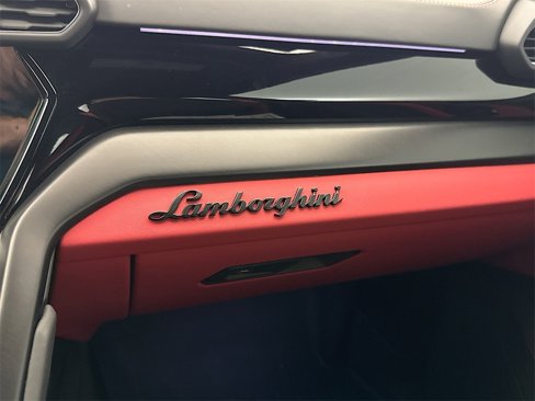 Used 2023 Lamborghini Urus S image 36