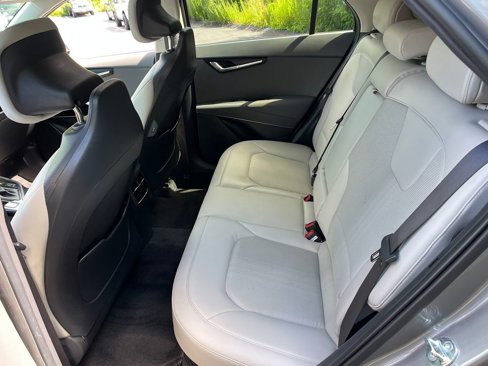 Used 2024 Kia Niro EX Touring image 24