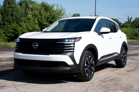 Used 2025 Nissan Kicks SV image 2