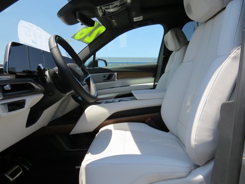 New 2026 Cadillac Vistiq Sport w/ LPO, Floor Liner Package image 17