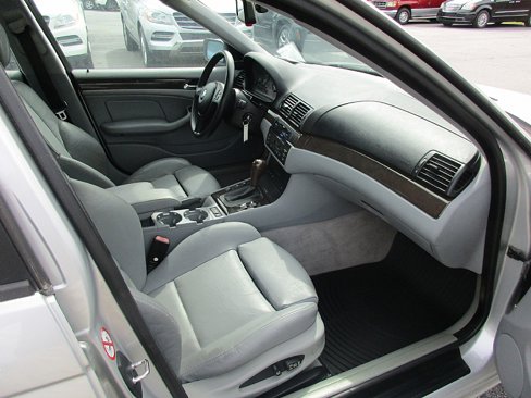 Used 2002 BMW 325i Sedan image 16