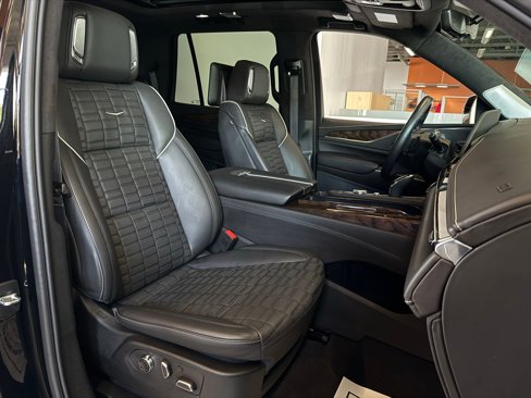 Used 2024 Cadillac Escalade Premium Luxury Platinum image 17