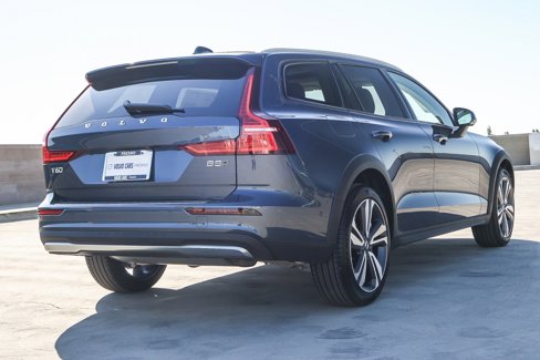 New 2026 Volvo V60 B5 Cross Country Plus w/ Climate Package image 4