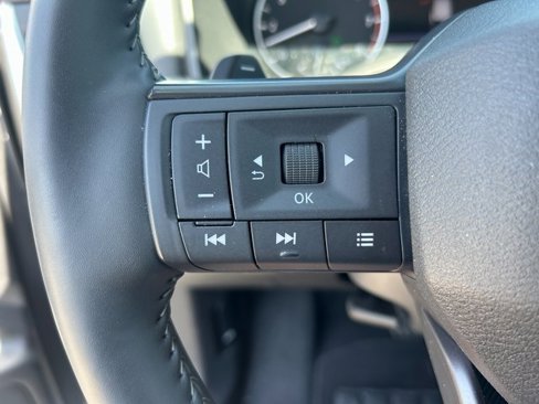 Used 2025 Nissan Rogue SV image 19