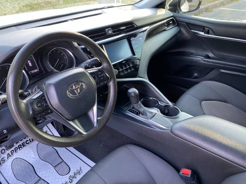Used 2020 Toyota Camry LE image 8
