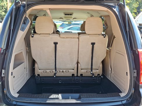 Used 2016 Dodge Grand Caravan SXT image 28