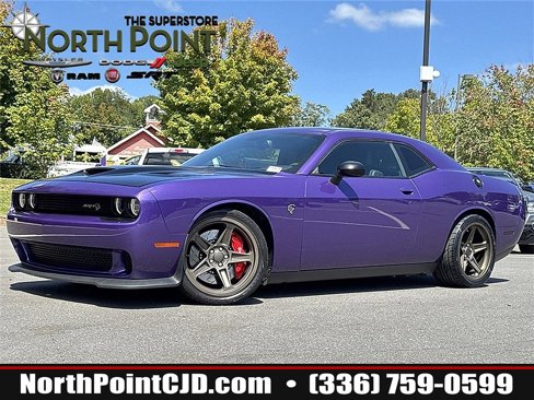 Used 2016 Dodge Challenger SRT Hellcat image 1