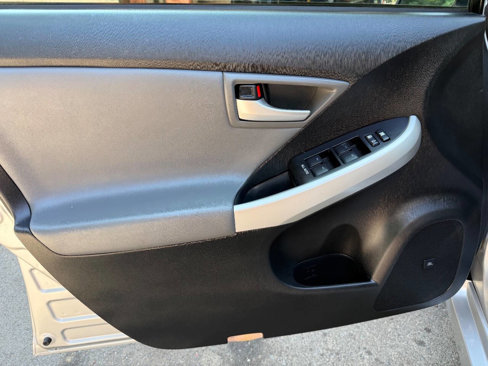 Used 2015 Toyota Prius Four image 9