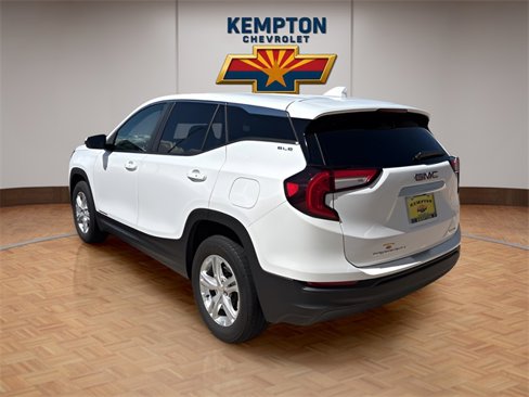 Used 2024 GMC Terrain SLE image 4