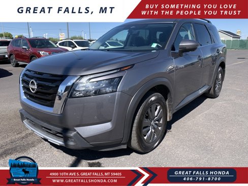 Used 2024 Nissan Pathfinder SV image 3