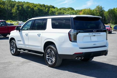 Used 2025 Chevrolet Suburban Z71 image 7
