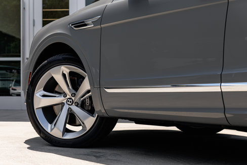 Used 2024 Bentley Bentayga image 12