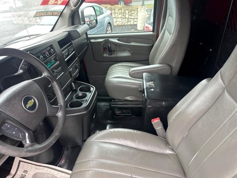Used 2015 Chevrolet Express 2500 image 26