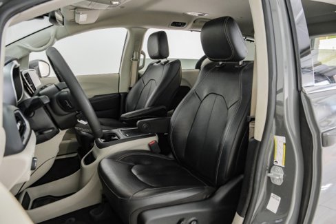 Used 2022 Chrysler Pacifica Touring-L image 25