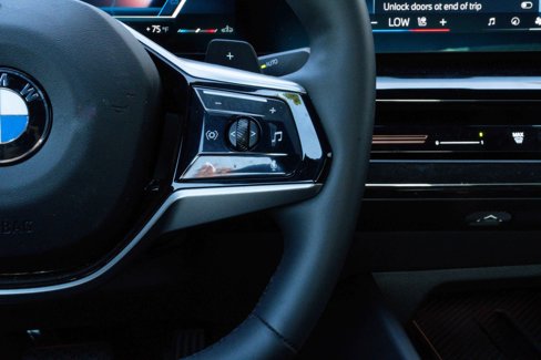 Certified 2025 BMW 530i w/ Premium Package image 20