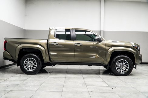 Used 2025 Toyota Tacoma Limited image 6
