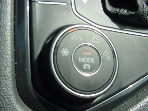 Used 2020 Volkswagen Tiguan SEL w/ 3rd Row Seat Package image 27