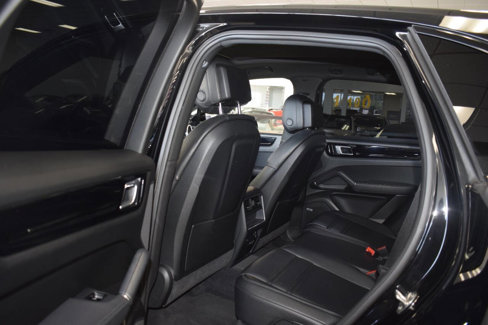 Used 2021 Porsche Cayenne image 28