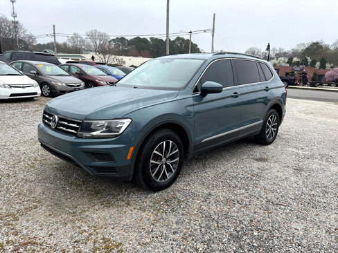 Used 2020 Volkswagen Tiguan SE image 1