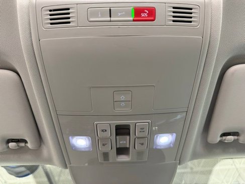 Certified 2025 Volkswagen Taos SE image 27