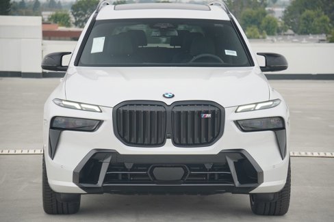 New 2026 BMW X7 M60i image 2