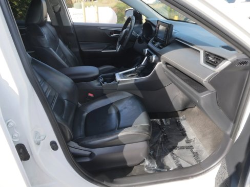 Used 2019 Toyota RAV4 XLE Premium image 27