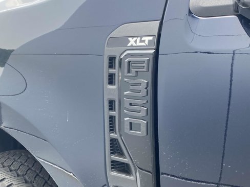 New 2025 Ford F350 XLT w/ Black Appearance Package image 8