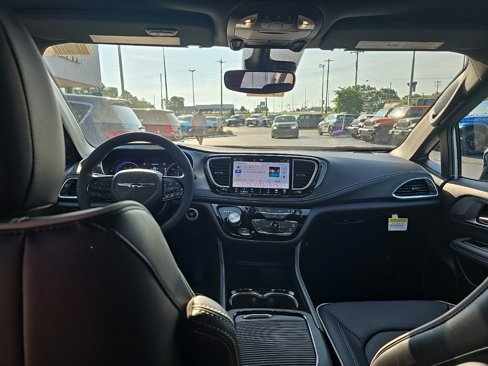 New 2026 Chrysler Pacifica Limited image 21