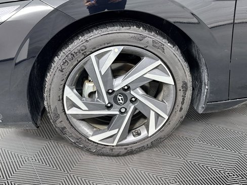 Certified 2025 Hyundai Elantra Sport image 30
