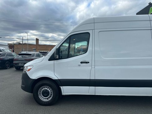 Used 2022 Mercedes-Benz Sprinter 2500 image 6