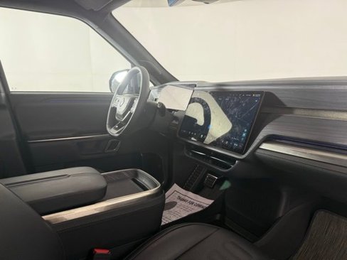 Used 2024 Rivian R1S Adventure image 33