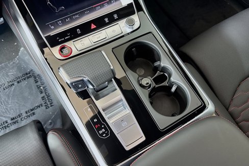 New 2025 Audi RS Q8 performance image 15