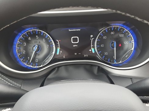 New 2025 Chrysler Pacifica Select w/ Uconnect Theater Family Group image 19