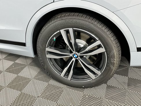 New 2026 BMW X7 M60i w/ Executive Package image 40