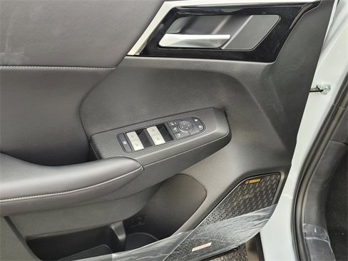 New 2025 Mitsubishi Outlander SE image 15