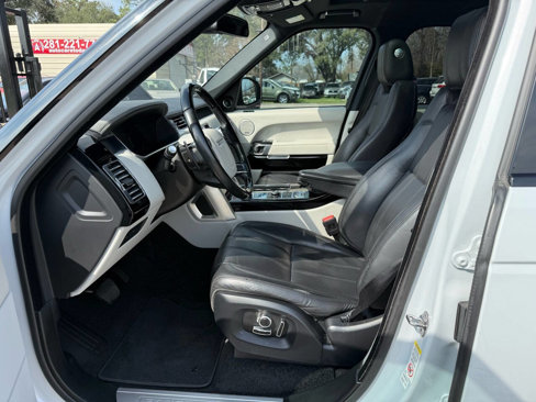 Used 2016 Land Rover Range Rover HSE image 16