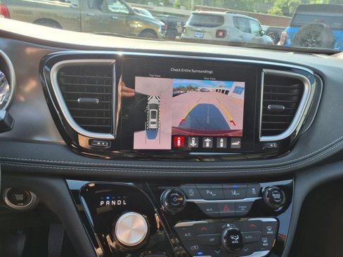 New 2026 Chrysler Pacifica Select image 15