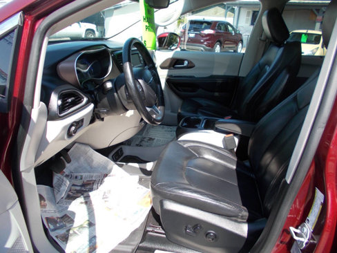 Used 2017 Chrysler Pacifica Touring-L image 5