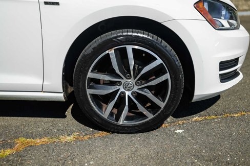 Used 2016 Volkswagen Golf Limited Edition image 6