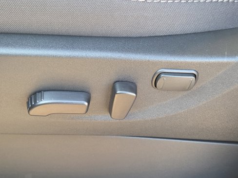 Used 2025 Nissan Frontier SV image 13
