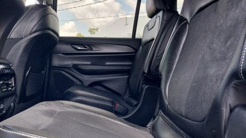 Used 2024 Jeep Grand Cherokee L Altitude image 14