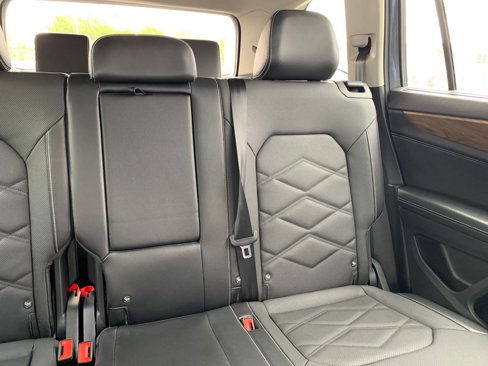 Used 2024 Volkswagen Atlas SE image 37