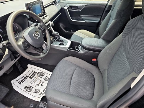Used 2022 Toyota RAV4 LE image 10