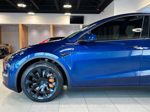 Used 2023 Tesla Model Y Long Range image 8