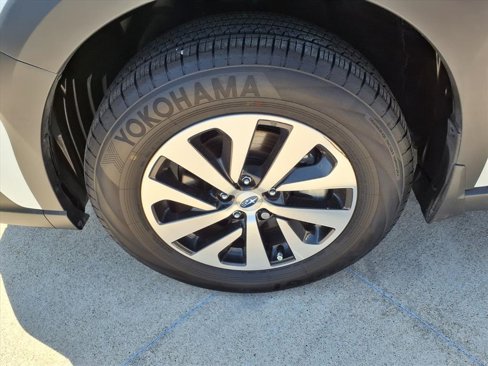 Certified 2025 Subaru Outback Premium image 25